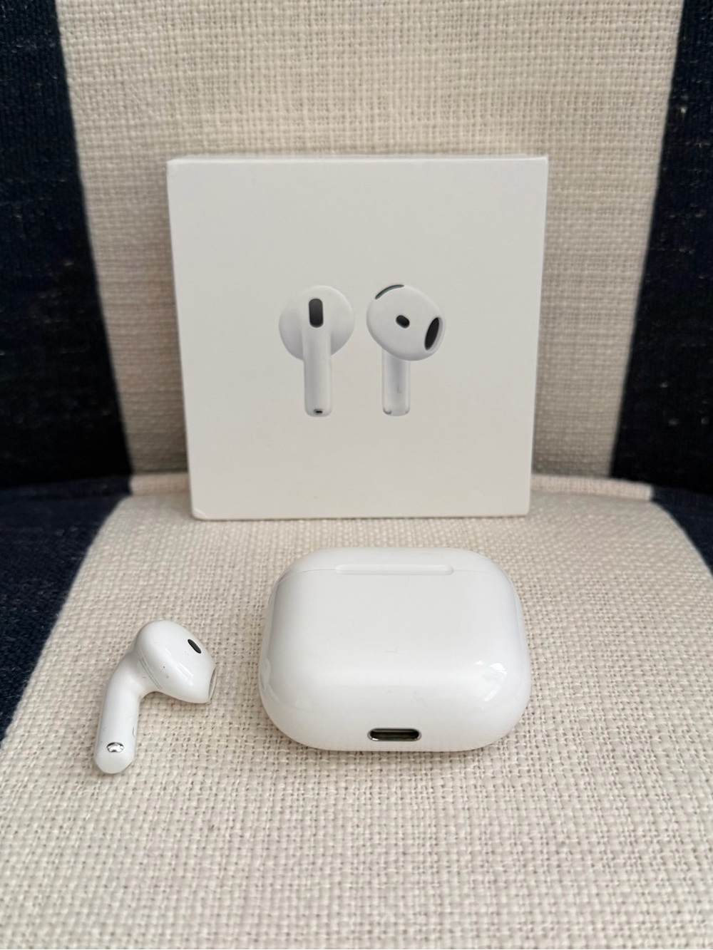 APPLE AirPods 4 LEFT Earbud ONLY & Charging Case